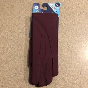 Isotoner smartDRI gloves